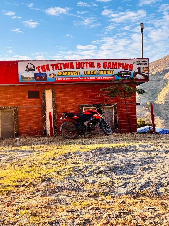 a motorcycle parked in front of a building at The Tatwa Hotel & Camping in Chakrāta