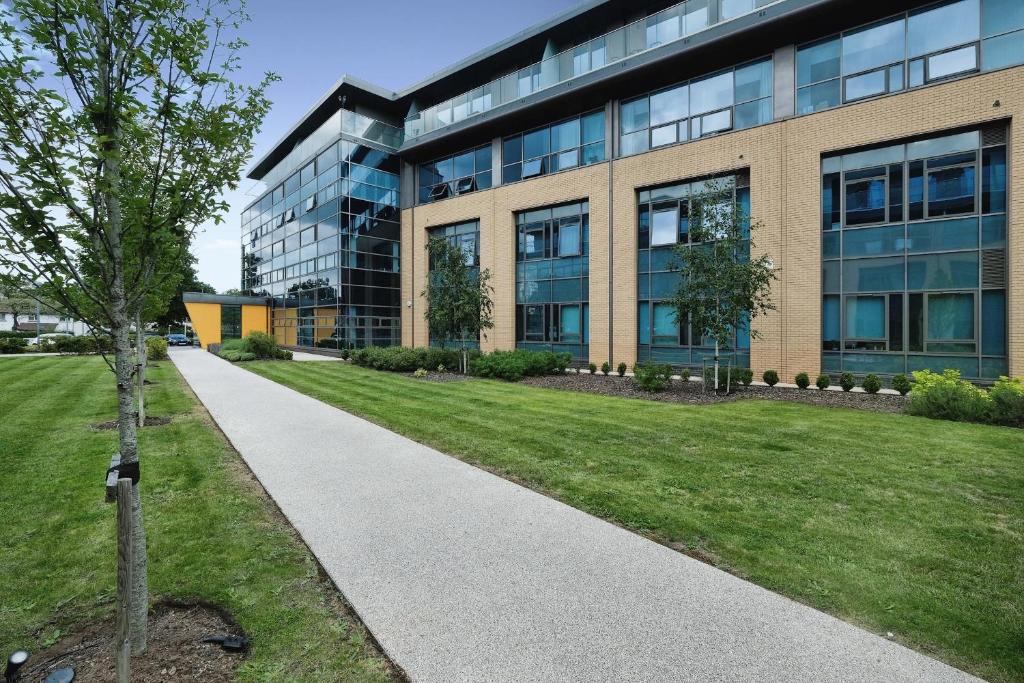 Zahrada ubytování Modern 1 Bed Apt Bracknell- with parking