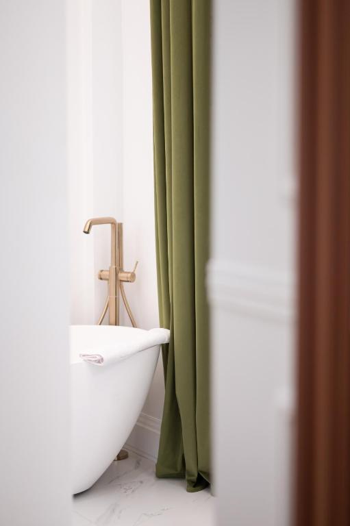 Emerald Hotel Athens - 8