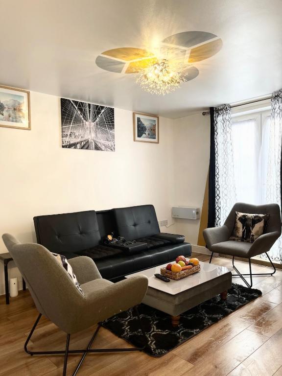 Χώρος καθιστικού στο Norwich Delight Apartment
