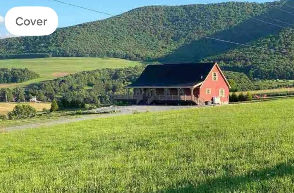 CatskillsChalet/WIFI/SKIING/Fireplace/King Bed - Housity