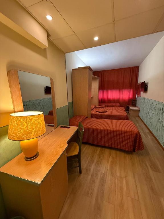 Postel nebo postele na pokoji v ubytování Hotel Meridiana