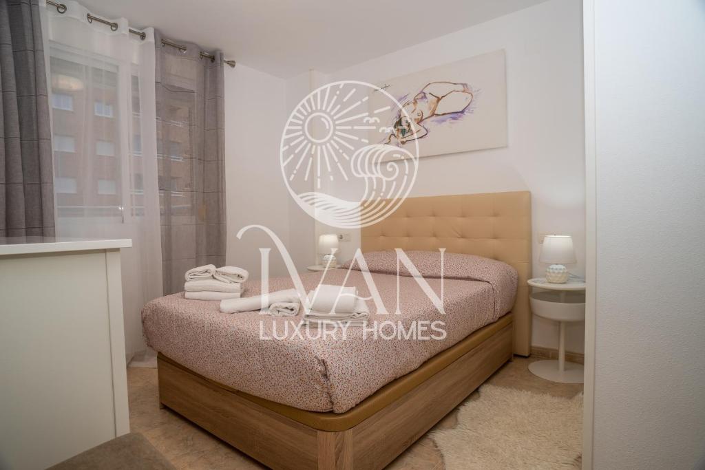 Postel nebo postele na pokoji v ubytování Casa Ferrara Ivan Luxury Homes 3ªPlta Norte 1ªLinea