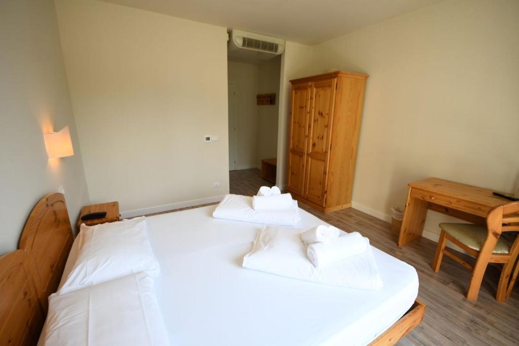 Postel nebo postele na pokoji v ubytování Hotel Saisera