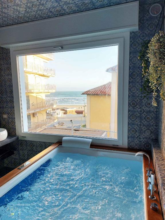 Bazén v ubytování SWEET HOME & WELLNESS affittacamere nebo v jeho okolí