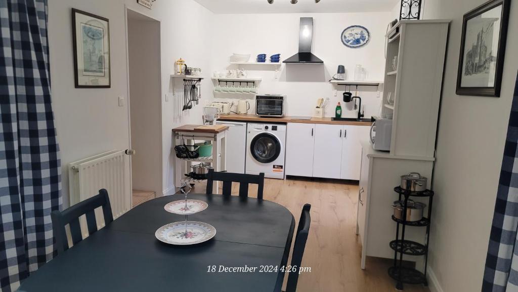 Kuchyň nebo kuchyňský kout v ubytování Maison St. James