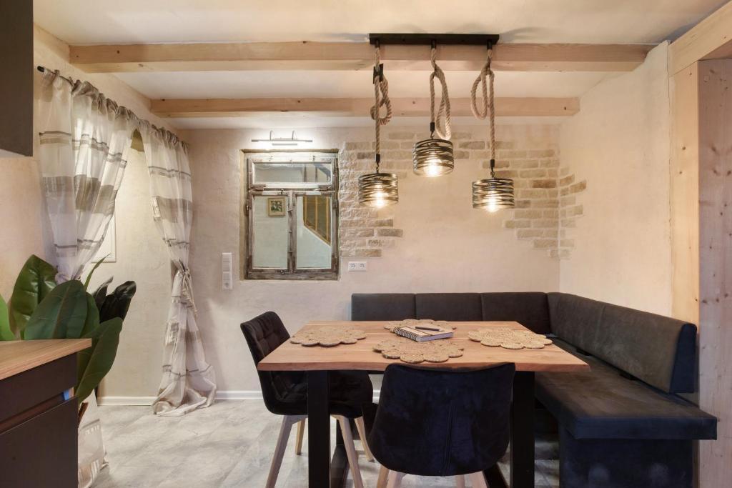 Fotografie z fotogalerie ubytování kernsaniertes Ferienhaus Anna v destinaci Durlangen