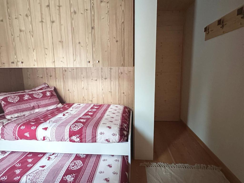 Postel nebo postele na pokoji v ubytování Chalet immerso nel verde