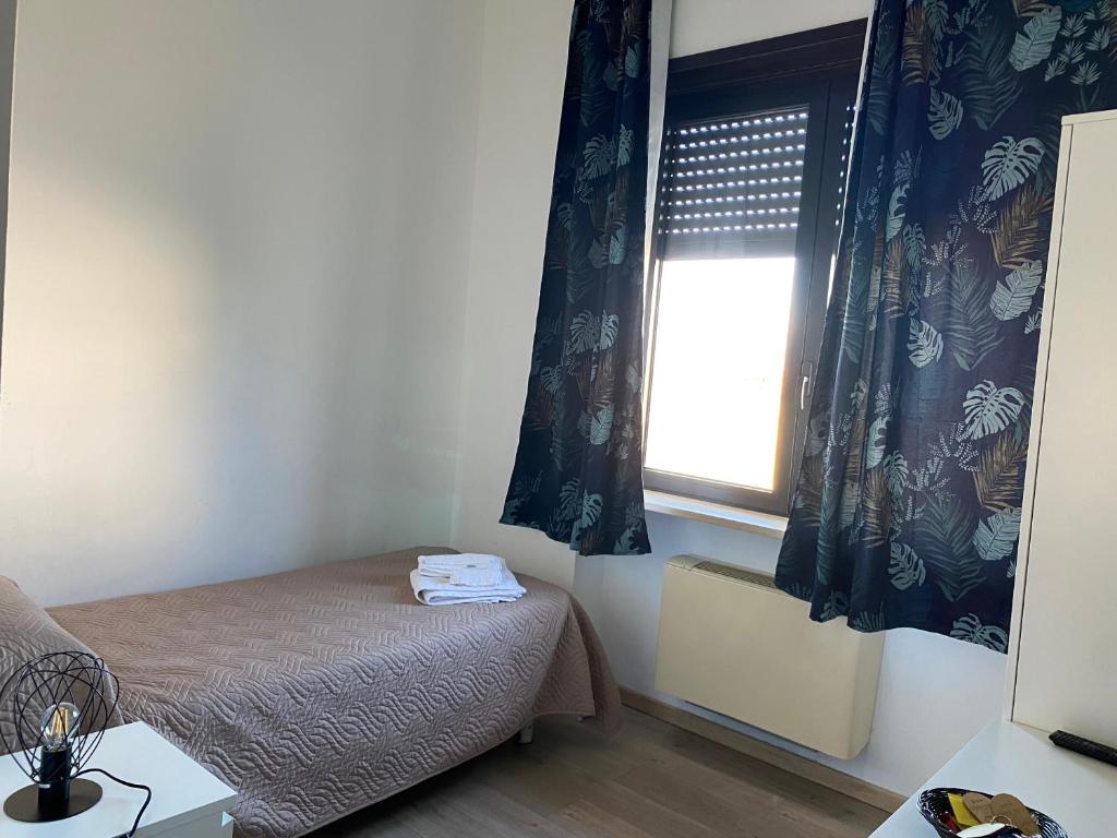 Postel nebo postele na pokoji v ubytování NONE Holiday HOTEL
