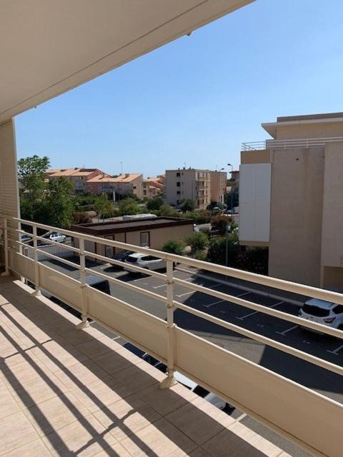d'un balcon offrant une vue sur la ville. dans l'établissement NP610-A229 Appartement 3 pièces Narbonne Plage, à Narbonne-Plage