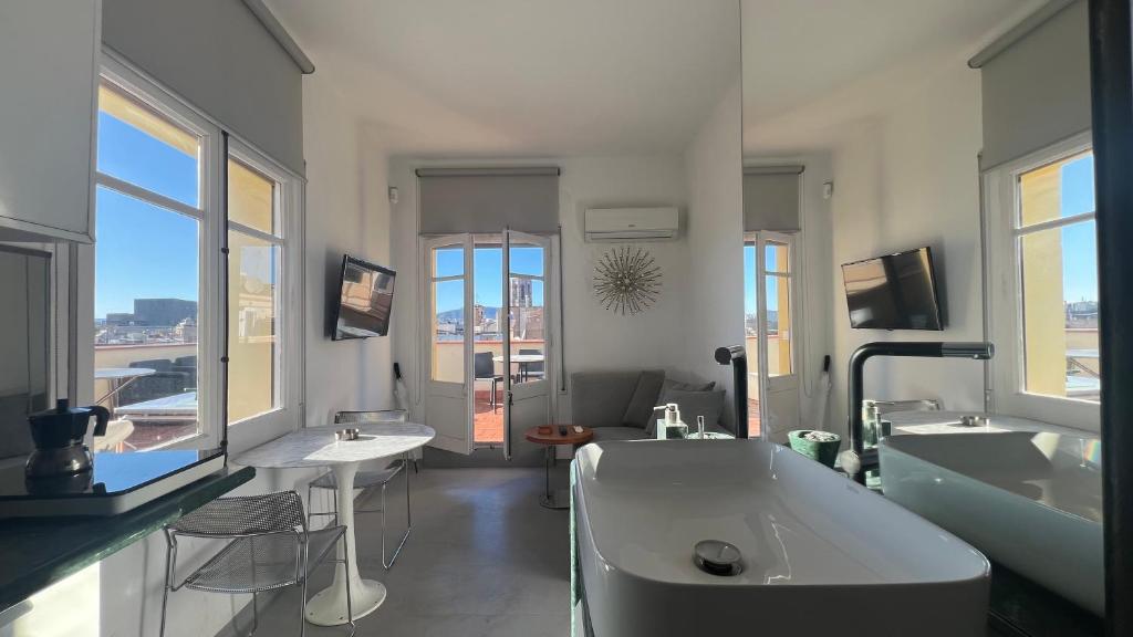 Top Studio with Terrace
