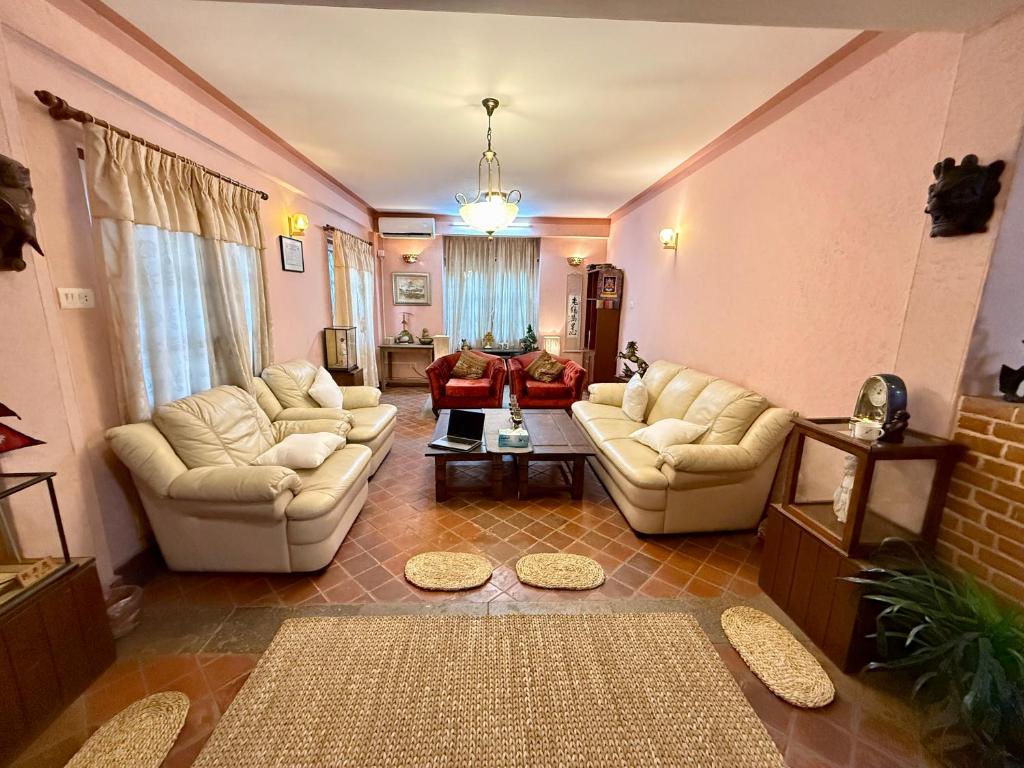 Posezení v ubytování SM home, Lokanthali
