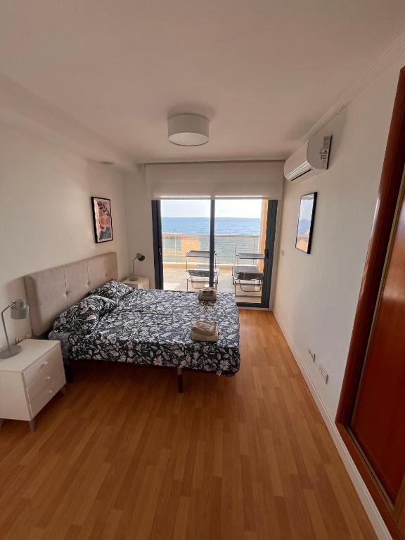 a bedroom with a bed and a view of the ocean at Apartamento en Altea con vistas al mar in Altea