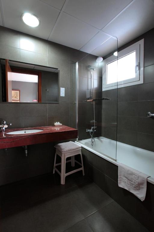 Koupelna v ubytování Hotel Marblau Tossa