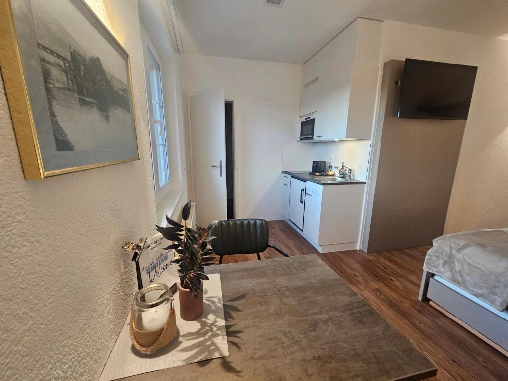 Kuchyň nebo kuchyňský kout v ubytování Apart-Hôtel Pont-de-Thielle