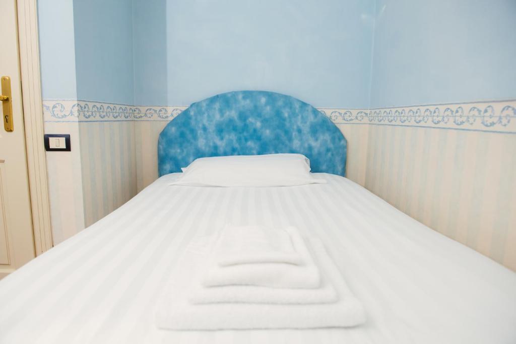 Boteroom Relais - Triple Room With Private External Bathroom