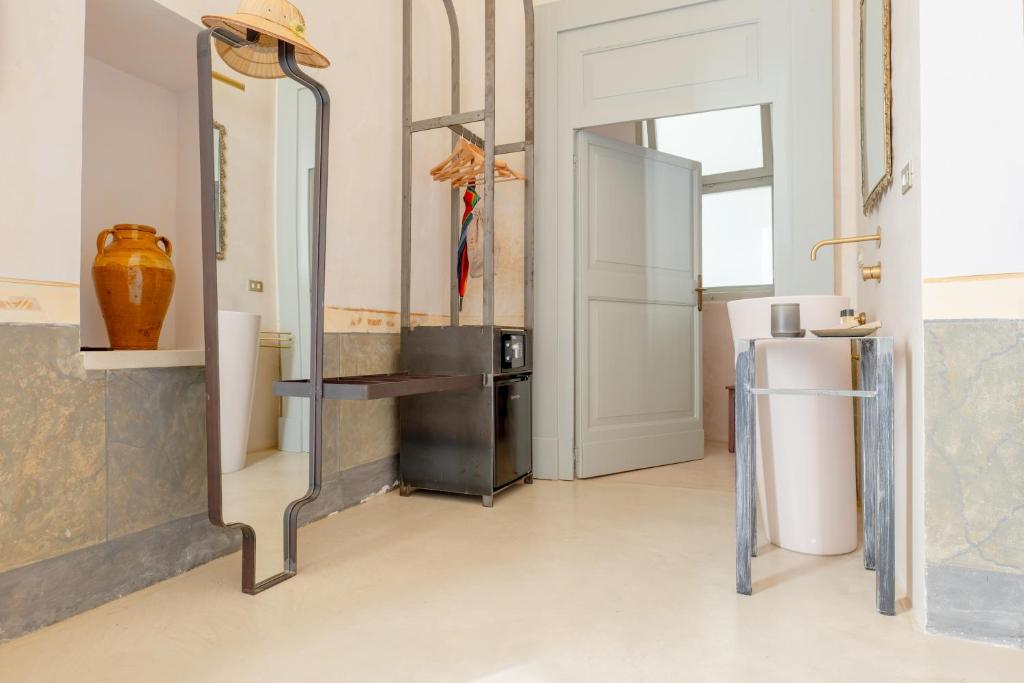 a room with a fireplace and a mirror at Palazzo Angelica - Luxury Retreat Otranto in Giurdignano