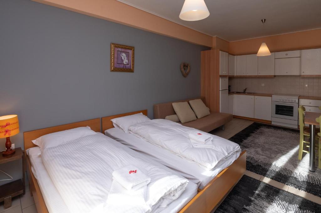 A bed or beds in a room at Xenonas Drimos