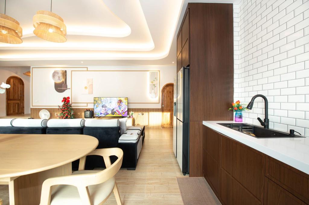Kuchyň nebo kuchyňský kout v ubytování De Beach pool villa เดิน 3 นาทีจากชายหาด