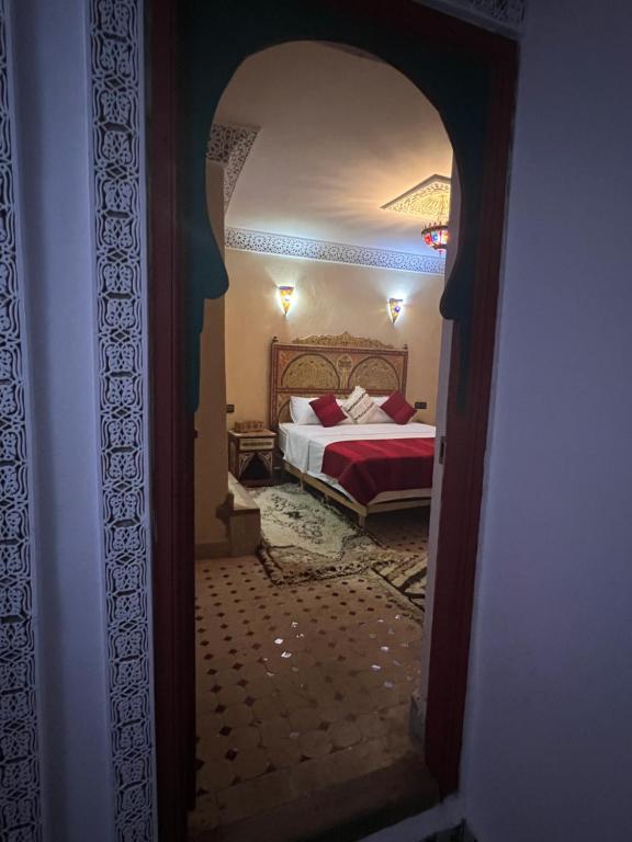 Postel nebo postele na pokoji v ubytování Dar Moulin