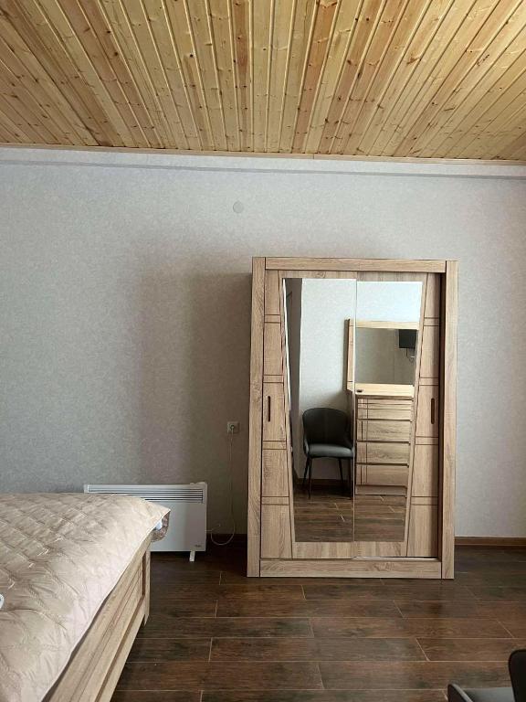 Postel nebo postele na pokoji v ubytování Mestiakhedi