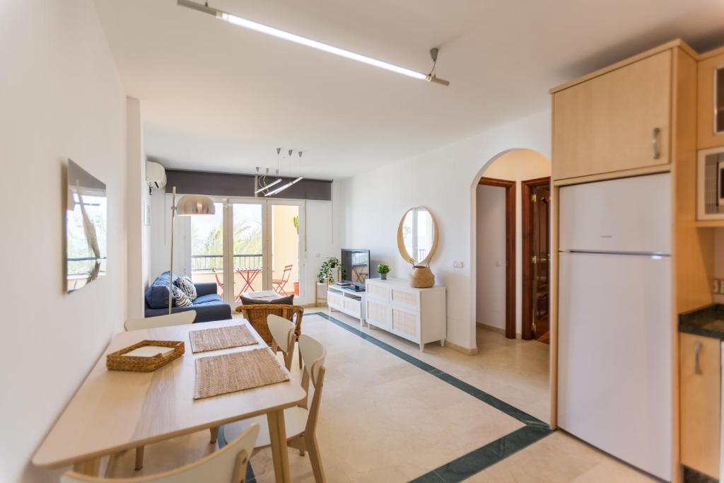 Kuchyň nebo kuchyňský kout v ubytování Bonito Apartamento en Primera Línea de Playa