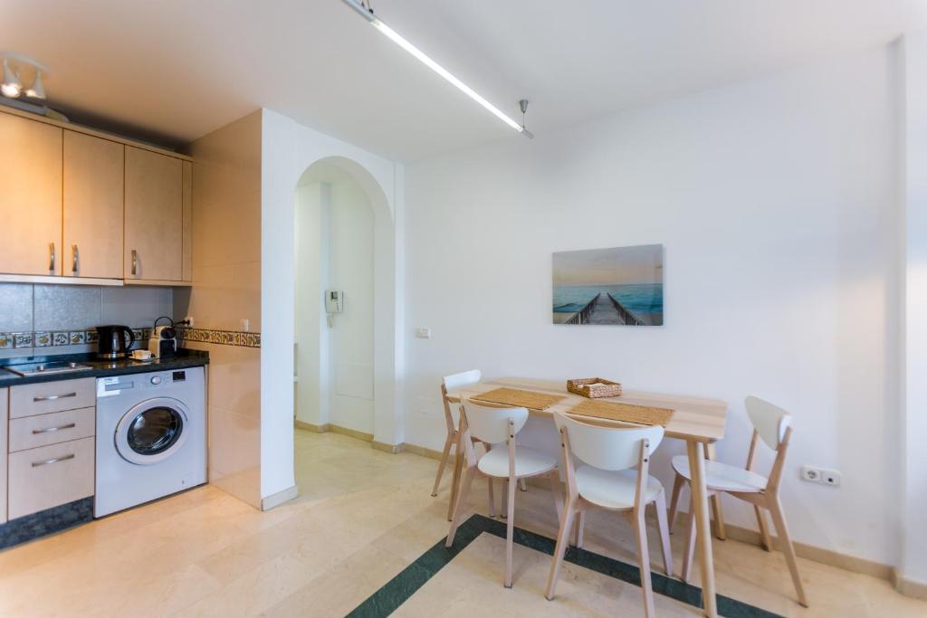 Kuchyň nebo kuchyňský kout v ubytování Bonito Apartamento en Primera Línea de Playa