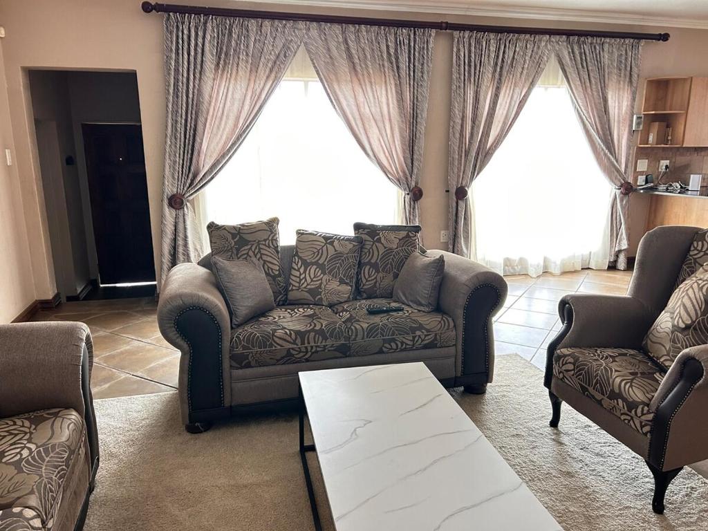 Χώρος καθιστικού στο 3 Bed Holiday Home