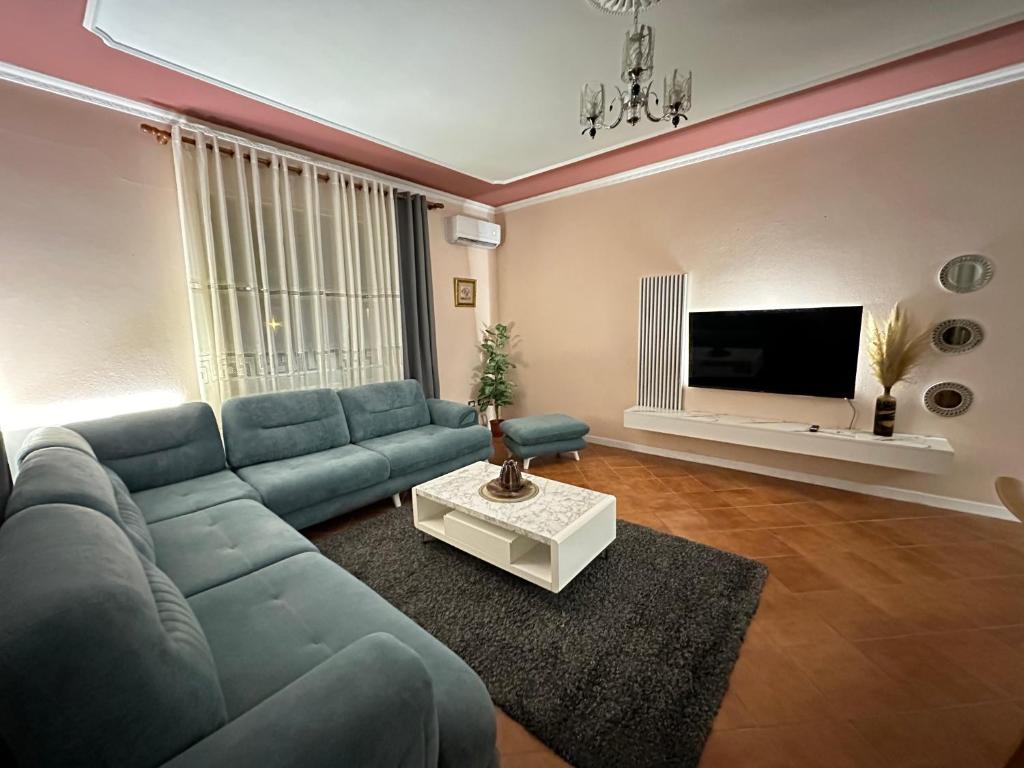 TV a/nebo společenská místnost v ubytování THE DOMI Apartments