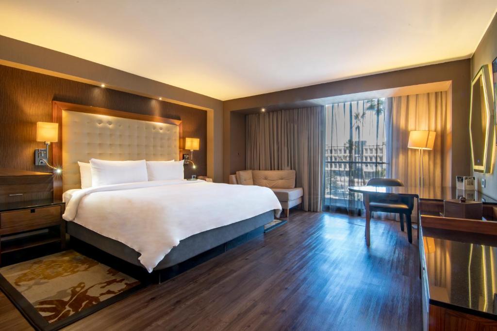 Postel nebo postele na pokoji v ubytování Hotel Lucerna Tijuana