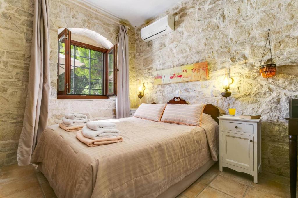 Posteľ alebo postele v izbe v ubytovaní Villa Vincenzos by Villa Plus