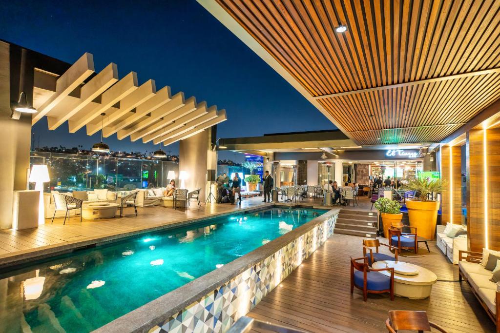 Bazén v ubytování K Tower Boutique Hotel By Lucerna nebo v jeho okolí