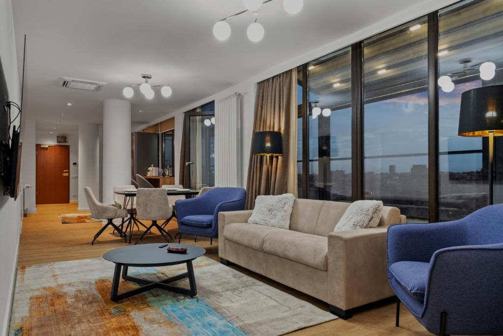 Crown Penthouse - Luxurious, Spa & Vista , by Uni88 ApartHotel - Resim 40