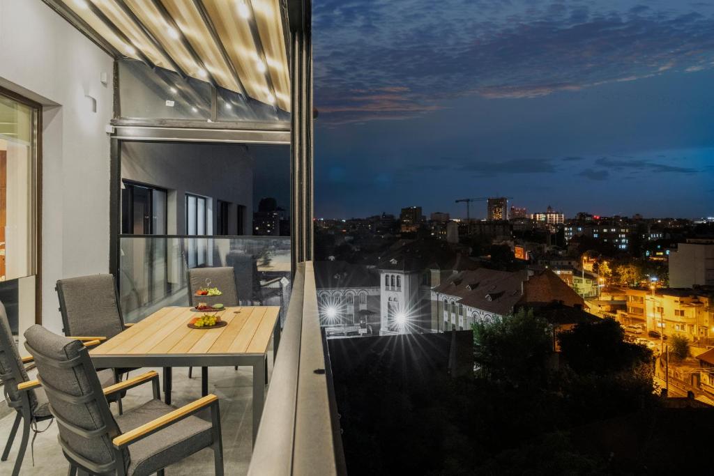 Crown Penthouse - Luxurious, Spa & Vista , by Uni88 ApartHotel - Resim 43