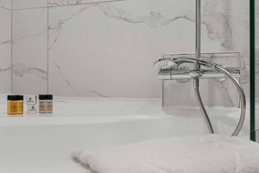 Crown Penthouse - Luxurious, Spa & Vista , by Uni88 ApartHotel - Resim 32