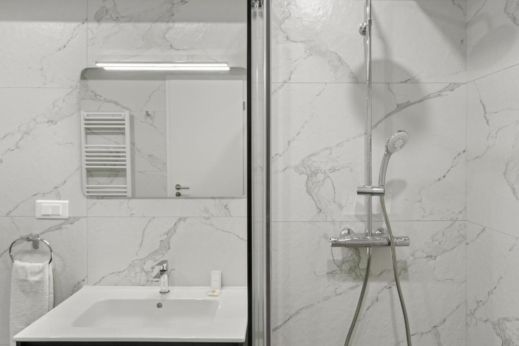 Crown Penthouse - Luxurious, Spa & Vista , by Uni88 ApartHotel - Resim 35