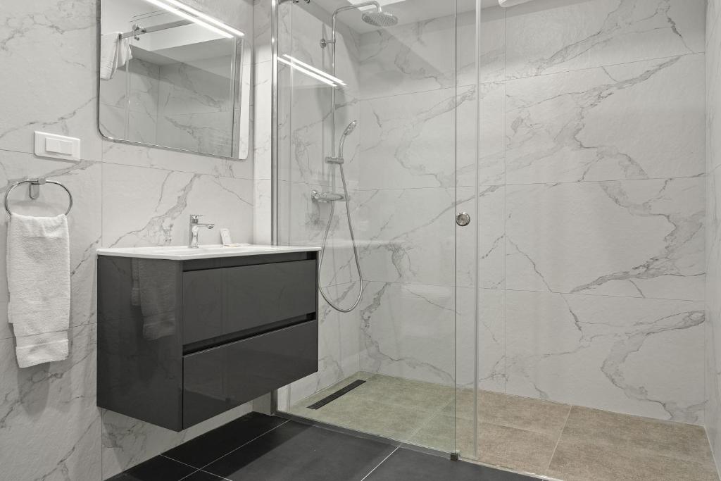 Crown Penthouse - Luxurious, Spa & Vista , by Uni88 ApartHotel - Resim 16