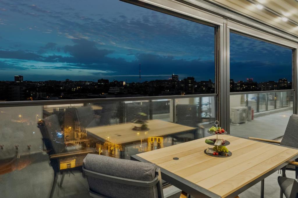 Crown Penthouse - Luxurious, Spa & Vista , by Uni88 ApartHotel - Resim 28