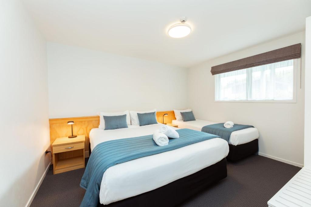 Postel nebo postele na pokoji v ubytování Clearbrook Motel & Serviced Apartments