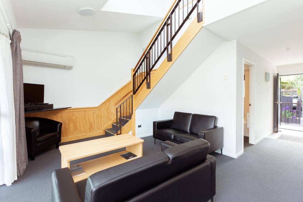 Posezení v ubytování Clearbrook Motel & Serviced Apartments
