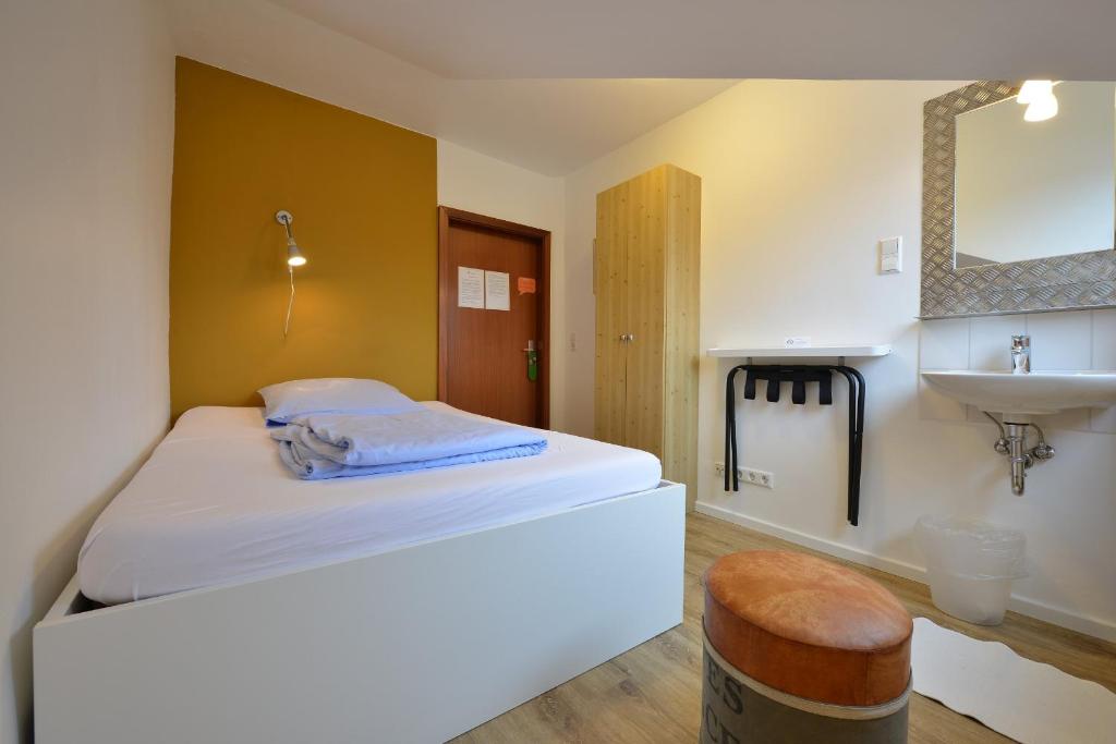 Townside Hostel Bremen - Single Room With Shared Bathroom