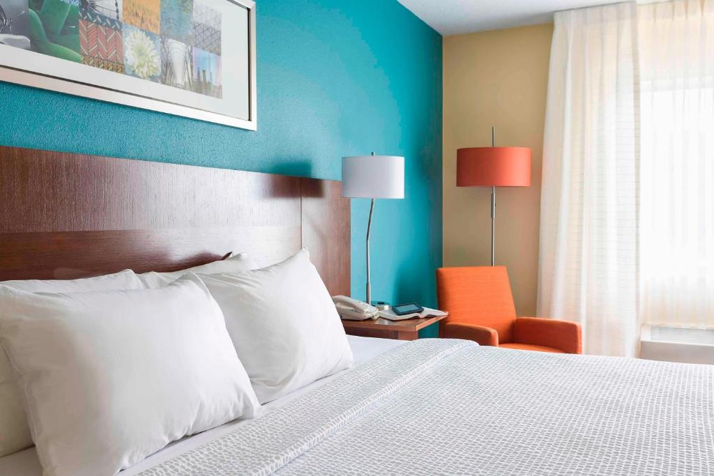 Fairfield Inn & Suites Mansfield Ontario - Large King Studio With Sofa Bed