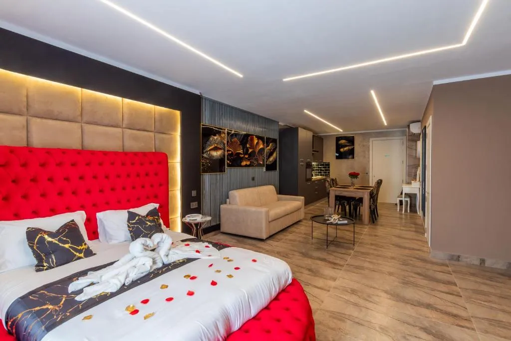 Ruby suite luxury studio apartment jacuzzi