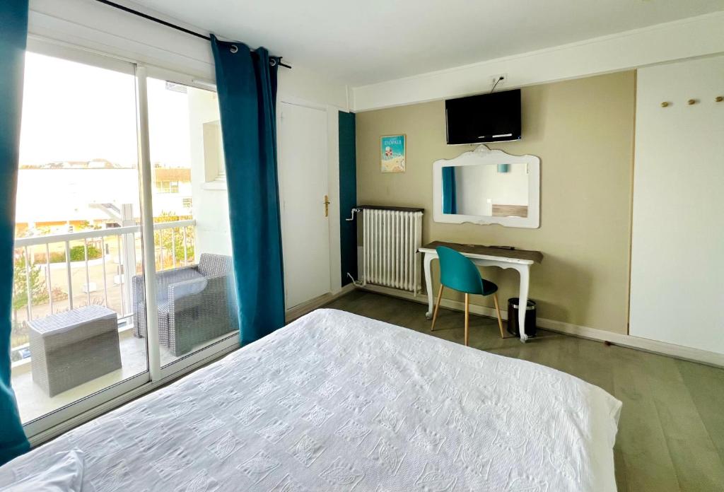 Postel nebo postele na pokoji v ubytování Hôtel Le Littoral - Berck sur Mer