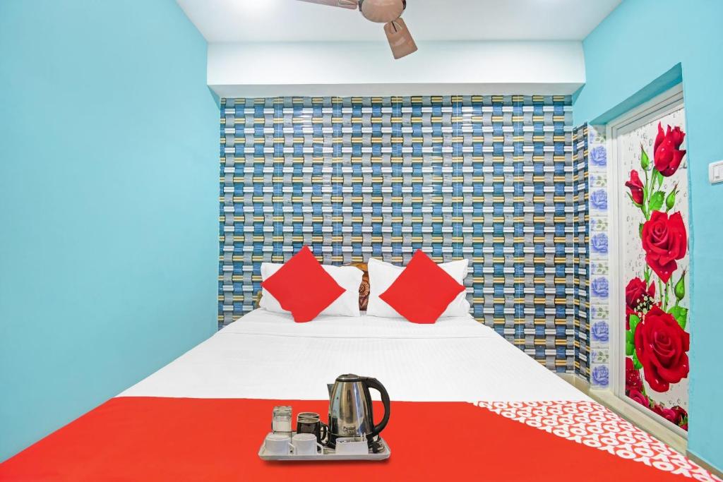Postel nebo postele na pokoji v ubytování Hotel O Lewis Paradise