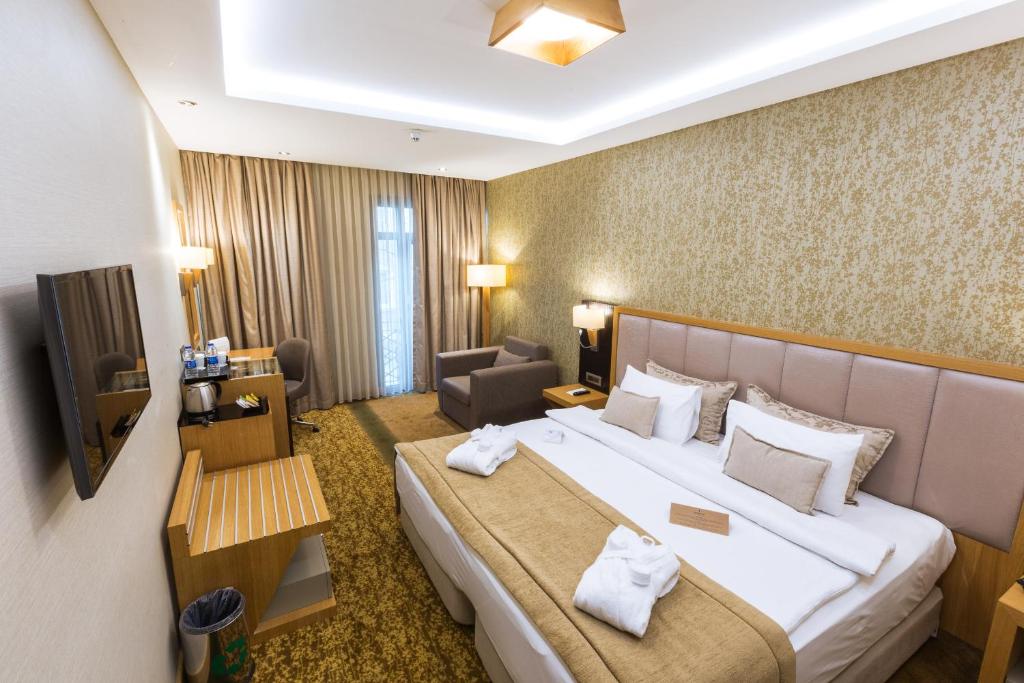 A bed or beds in a room at The Parma Hotel & Spa Taksim