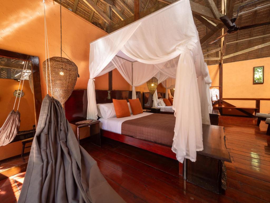 Postel nebo postele na pokoji v ubytování Refugio Amazonas Lodge