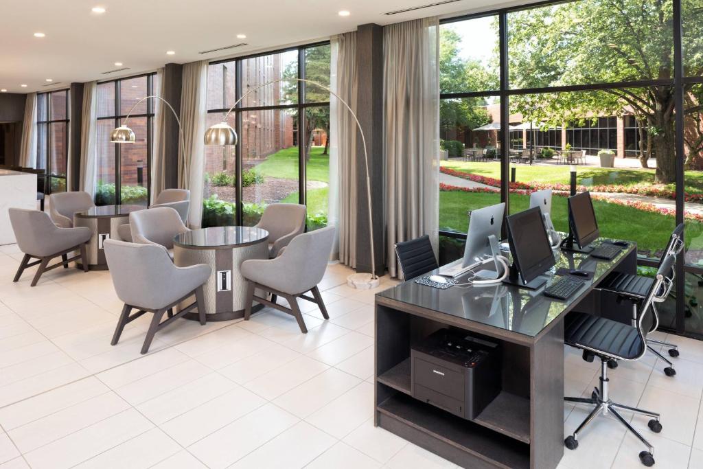 Delta Hotels by Marriott Minneapolis Northeast photo