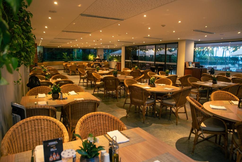 Restaurace v ubytování Estelar Santamar Hotel & Centro De Convenciones