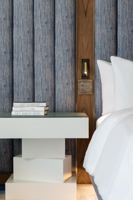 Lake Nona Wave Hotelにあるベッド